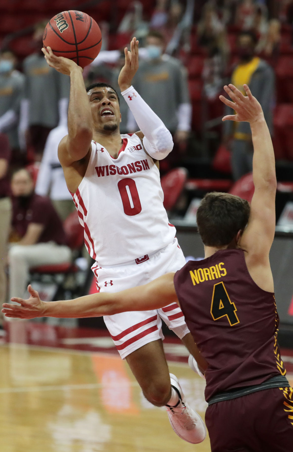 UW 77, Loyola Chicago 63